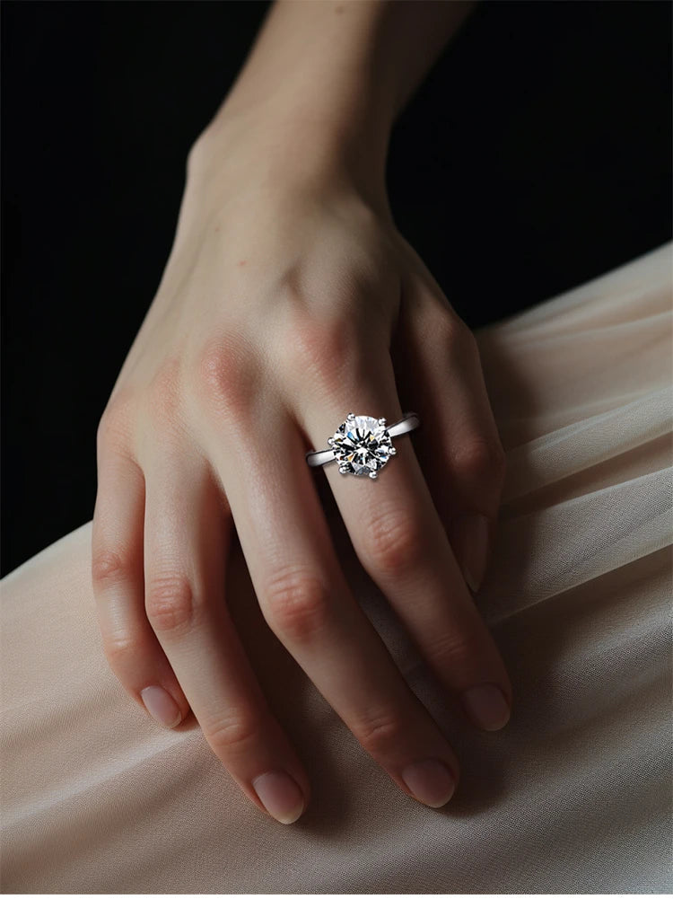 The Showstopper - 1.0ct D VVS Lab Grown Diamond Ring in 18K Gold